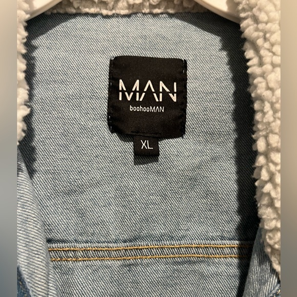 NWT Men’s Denim Jacket with Sherpa Collar - Picture 4 of 6
